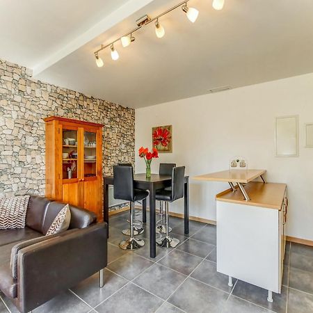 Holiday Home With Garden In Brainville Zewnętrze zdjęcie