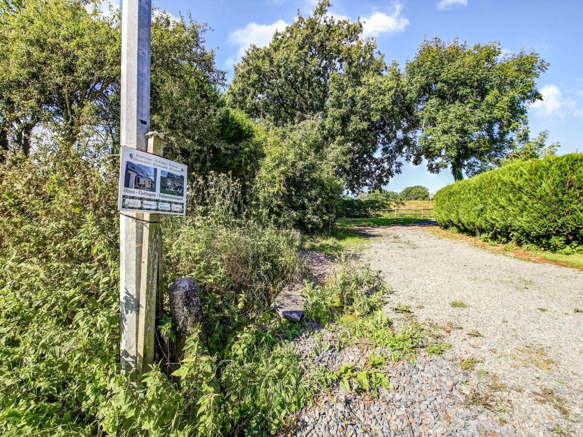 Holiday Home With Garden In Brainville Zewnętrze zdjęcie