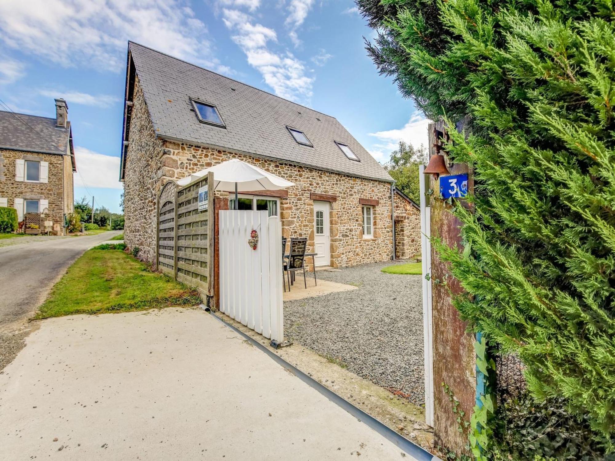 Holiday Home With Garden In Brainville Zewnętrze zdjęcie