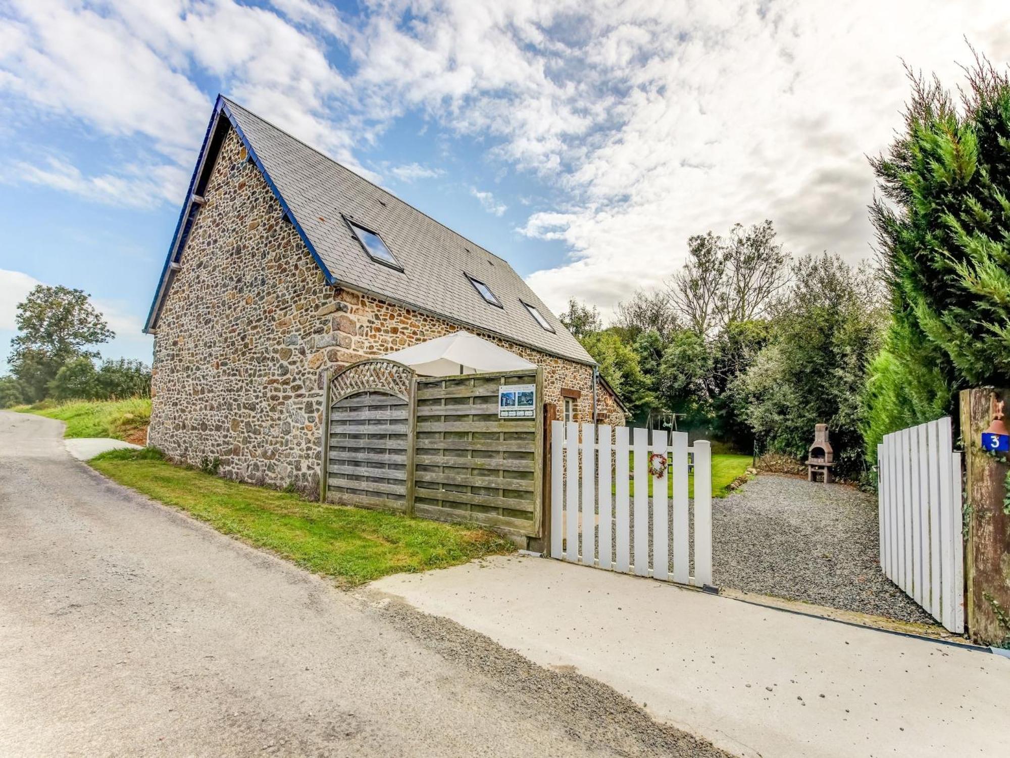 Holiday Home With Garden In Brainville Zewnętrze zdjęcie