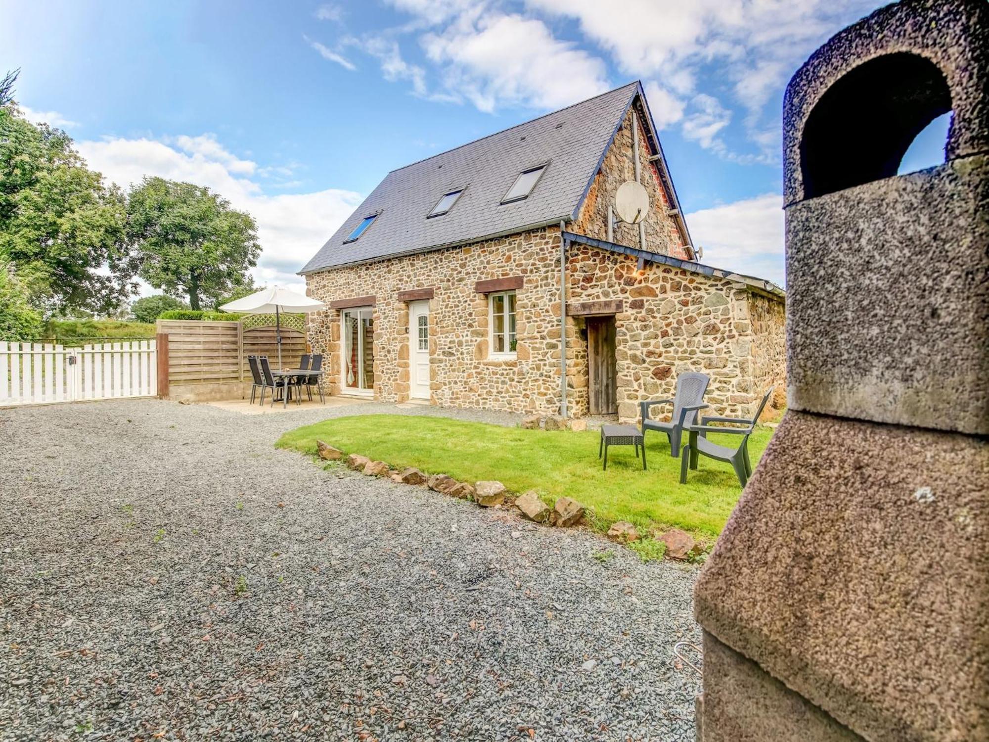 Holiday Home With Garden In Brainville Zewnętrze zdjęcie