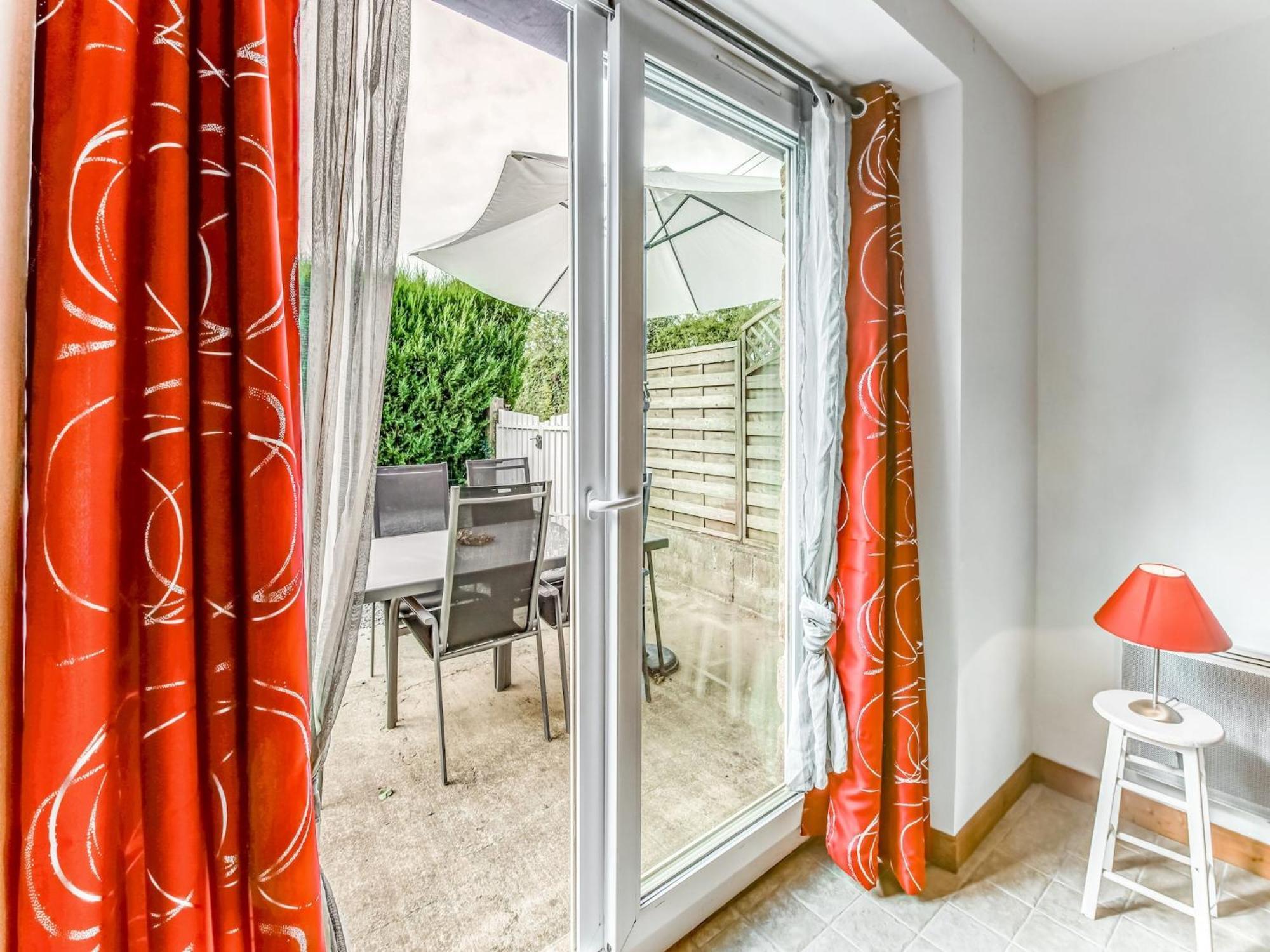 Holiday Home With Garden In Brainville Zewnętrze zdjęcie