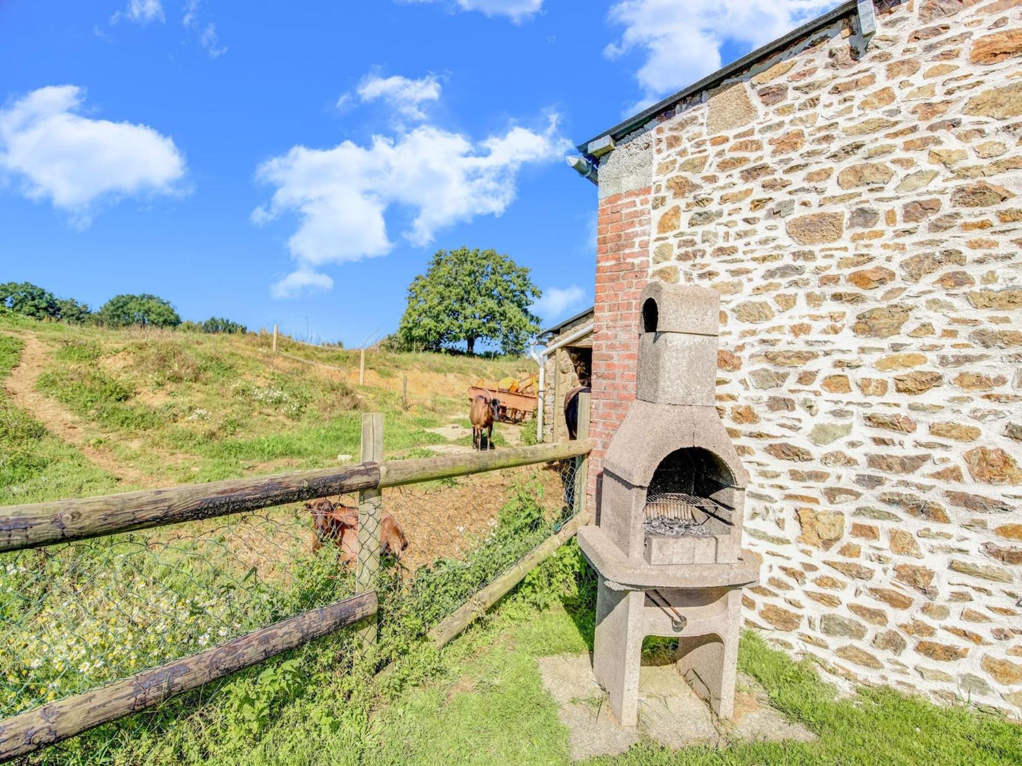 Holiday Home With Garden In Brainville Zewnętrze zdjęcie